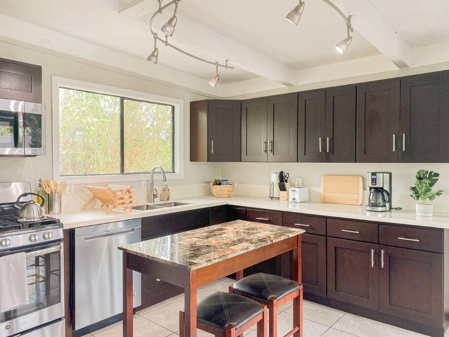 Monstera Bungalow, Spacious, King Bed, Big Kitchen Keaau Bagian luar foto